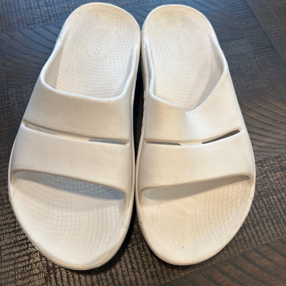 OOFOS Women's Slide Sandals in Cream - Picture 2 of 8